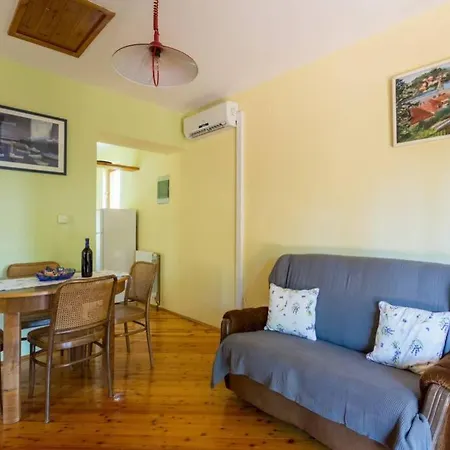 Sleep & Fly Apartment